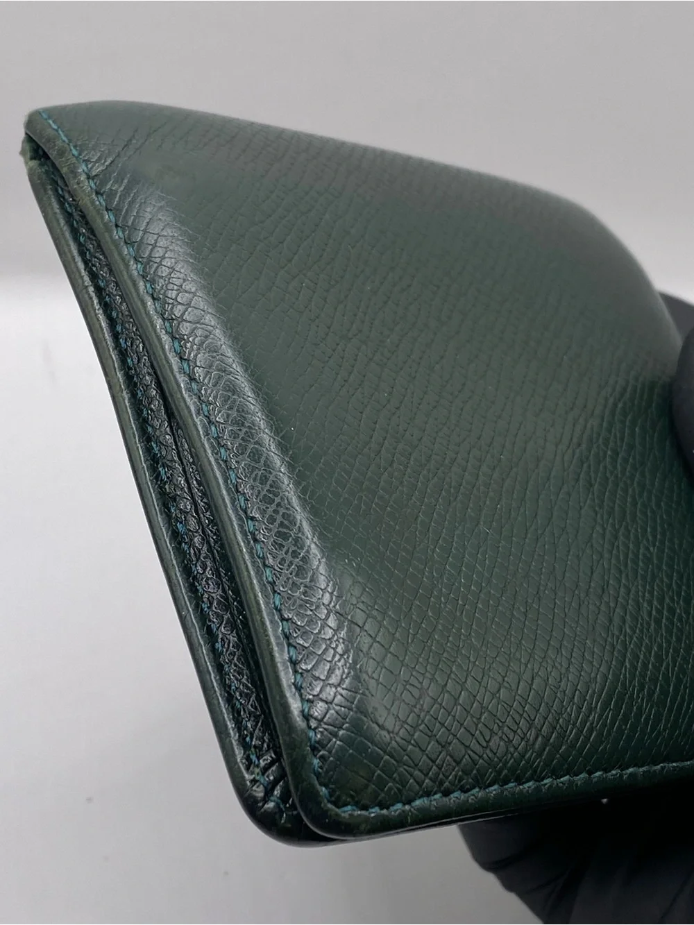 Louis Vuitton green taiga leather Porte-Documents 3 Card Folded Wallet